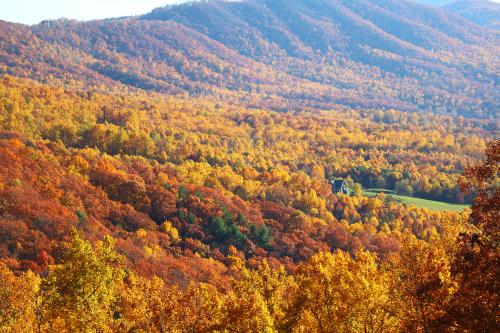 Oneshotolive:  Blue Ridge Parkway, Porter Mountain Overlook, Va [6240X4160][Oc] 📷: