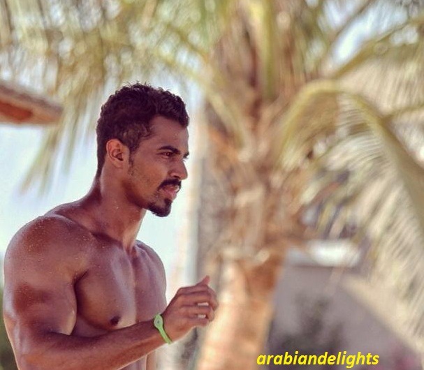arabiandelights:  Did you ever ask yourself what Saudis hide under their djellabas?