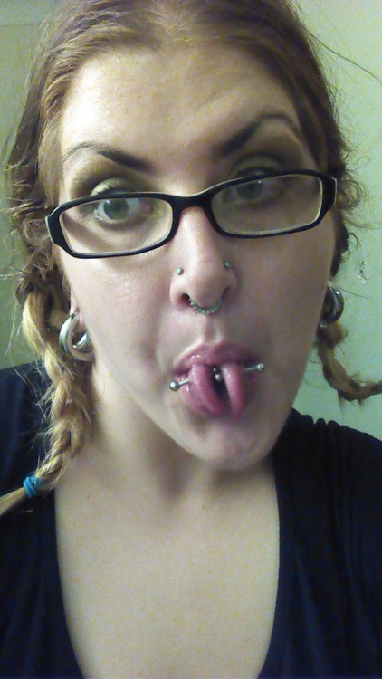 qu-est-ce-le-fok: geeky girl. love my tongues. playing around… xx/❤