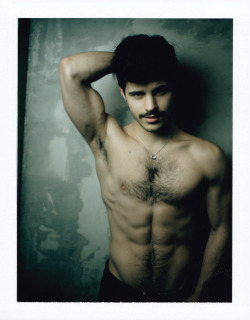 brucelabruce:  matthieu-charneau:  “Polaroids”