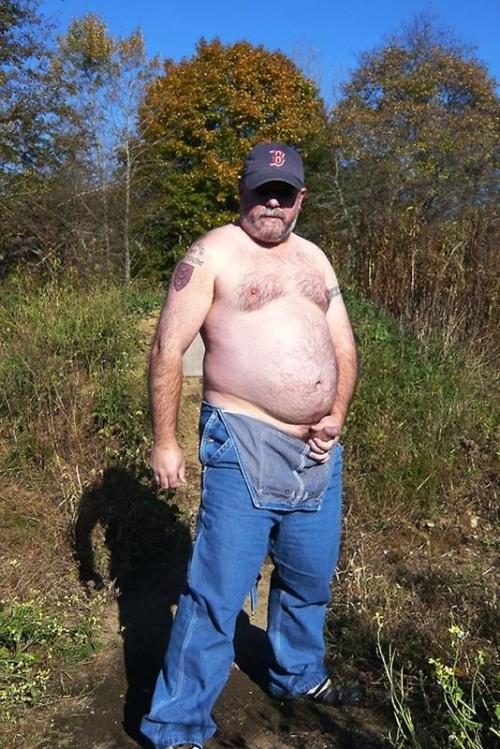 raunchysweatyking: ksboy78: Sure wish I’d run into this exposed daddy bear when I hiked.  He looks n