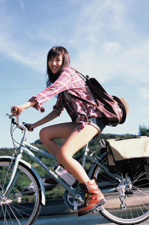 genjoshi:  kawaist:  Taketomi Seika 竹富聖花 Japanese, born in 1995 http://ift.tt/1OtJgZE