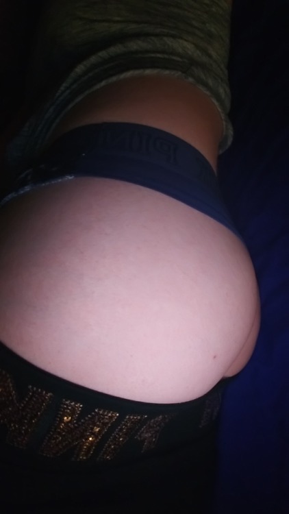 a-sissy-princess: mandababes92:I adore these new yogas. The gold bling is to die for, I got suckered