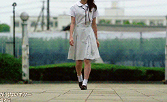bananamina:13/∞ Nogizaka46 music videos → “Oto Ga Denai Guitar”“In the city whose aimless crowds I walked through, what do the old newspapers say, whirling in the wind?”