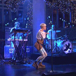 suqmydiqtbh:  Robyn | Dancing On My Own (Live on SNL 2011)  iconic