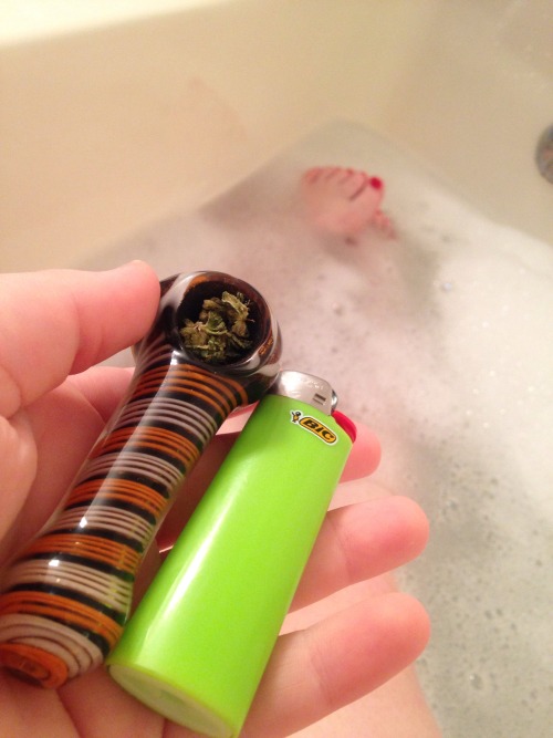 st0nerly: Because I haven’t smoked with Ringo since getting Pebble, so high bubble bath time! Talk t