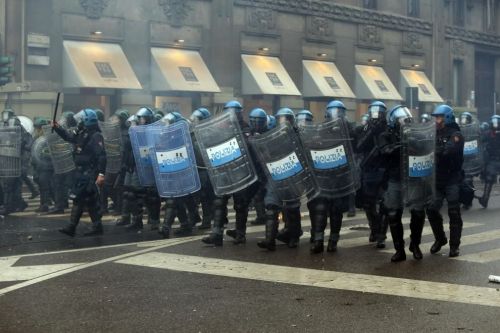 actuallyexistingbarbarism:  rojsebastien:  Expo Milano 2015  solidarity with everyone on the streets of Milan.