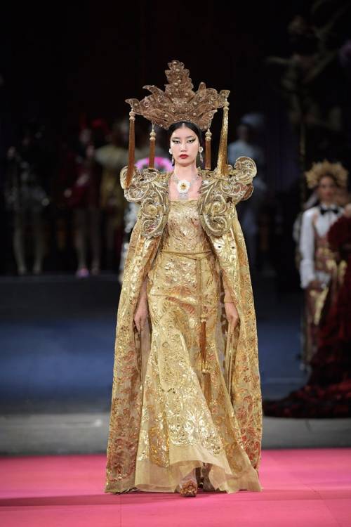 What an Empress of Yi Ti would wearDolce & Gabbana