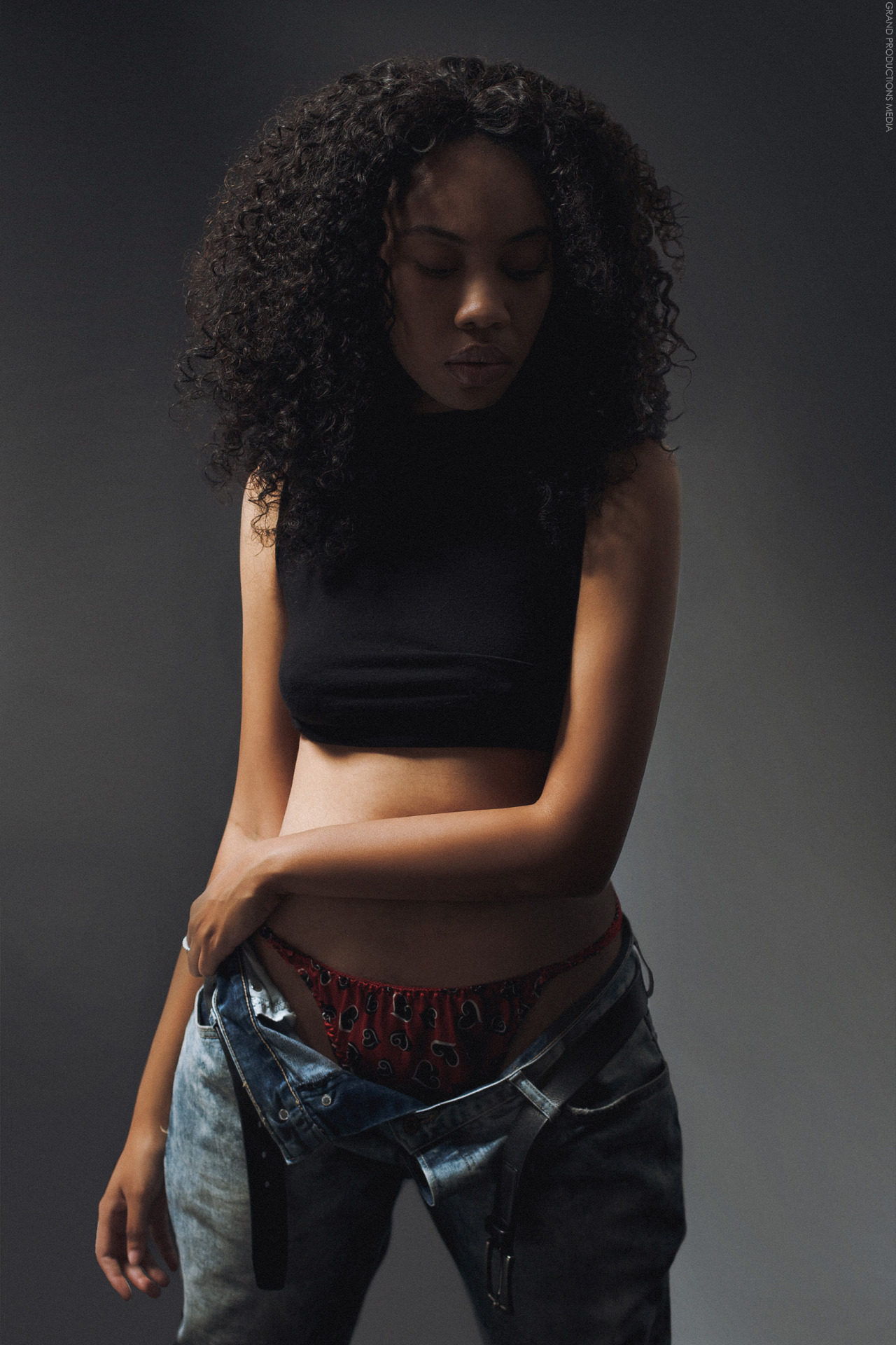 blackfashion:  kaeladwade  @KaelaDWade IG:Klovewade  Photo by: @HBKGADGET