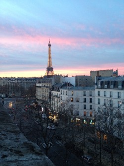 fratboyluke:  at 5pm in paris 