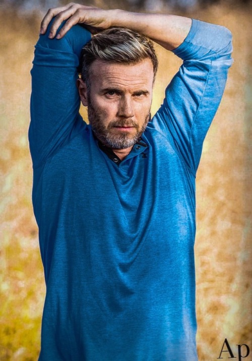 chrispyrat:Beauty has a name:GARY BARLOW