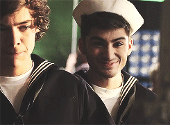 omgzarry:  Sneak peek of the Kiss You Video - 5 days to go! 