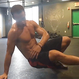 kanerboo:Ladies and gentlemen, the spectacular sight of Jonathan Toews working out.