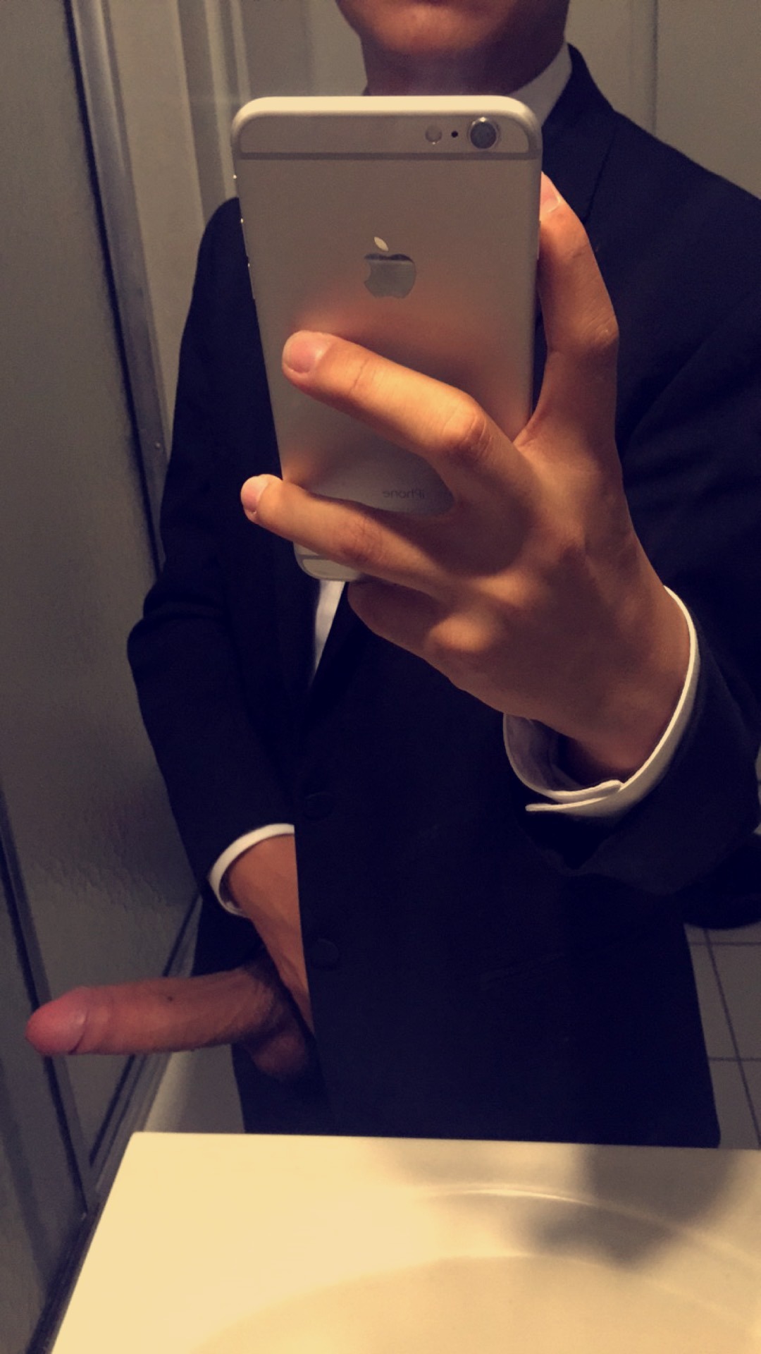 betomartinez:  Thanks Danny for always sending us hot pics!  Check him out and follow