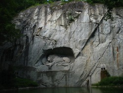 escapekit:  Symbolic Lion Sculpture Carved