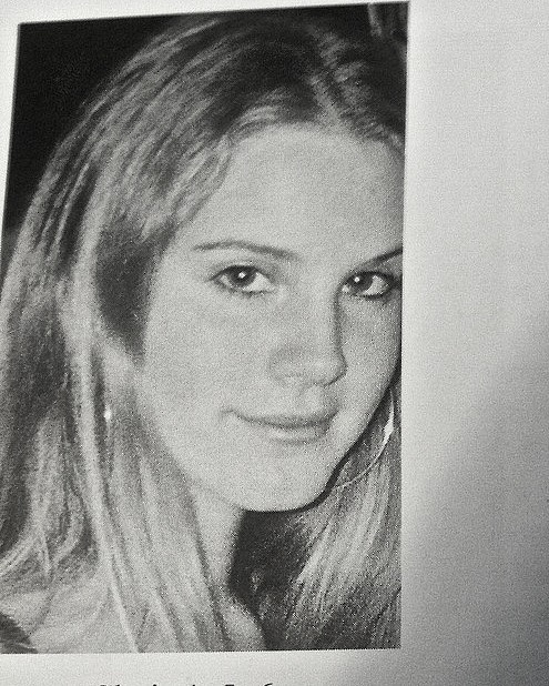bussykween:  britneylindsayparis:  pinupgalore-lanadelrey:  Lana Del Rey in her teens - early 20s  How   1920s