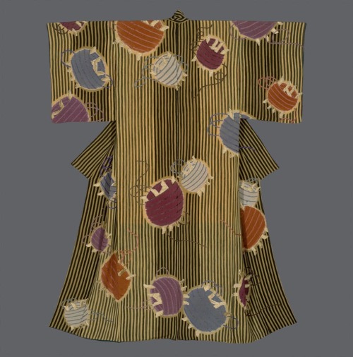 Crepe silk kimono.  Mid-to late Meiji Period (1880-1911), Japan. The Kimono Gallery. A chirimen (cre