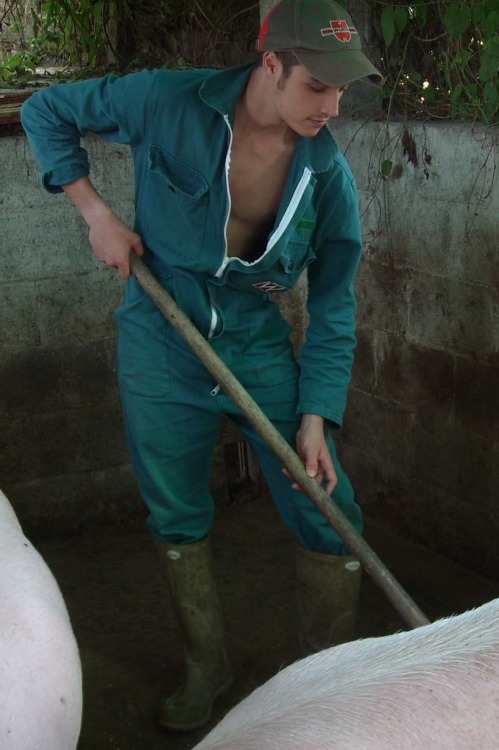 1bondagemaster: Good ,I need help on my farm and you have experience!!!In my farm you are in BOOTS 2