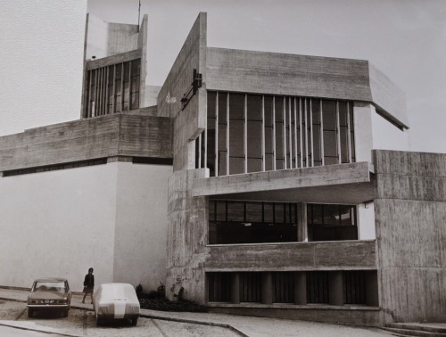 germanpostwarmodern: Church “Paço d’Arcos” (1969) in Oeiras, Portugal, by Jo