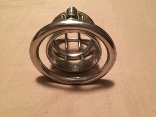 chastityknight:  Mature metal queens keep for sale. Cage was resized to 2 inch. Everything is sterilized in boiling water. Hasn’t been used in years. Asking 175 for it. Pm me if interested. 