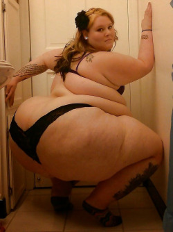 Lovethembigandthick:  I Would Be Honored To Have Her Sitting On My Face 
