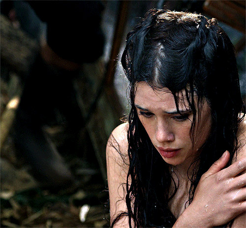 SAM CLAFLIN And ÀSTRID BERGÈS-FRISBEY As PHILIP SWIFT And SYRENA PIRATES OF THE CARIBBEAN: ON STRANGER