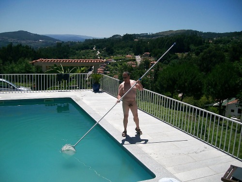 chuboldbear: robrobbyrob50: …on a hot afternoon, your Dad was cleaning the pool, he takes off his s