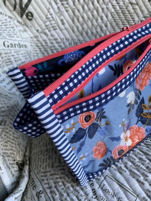 Inside-Outside Pouch: Last weekend (which at this point, feels like a million years ago!), I picked 