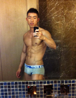 evianguy:  Hawt Asian Stud!