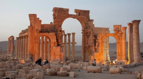 A great way to visit Palmyra - 360 degree photos throughout the ruins cuicui.be/syria-roman-p