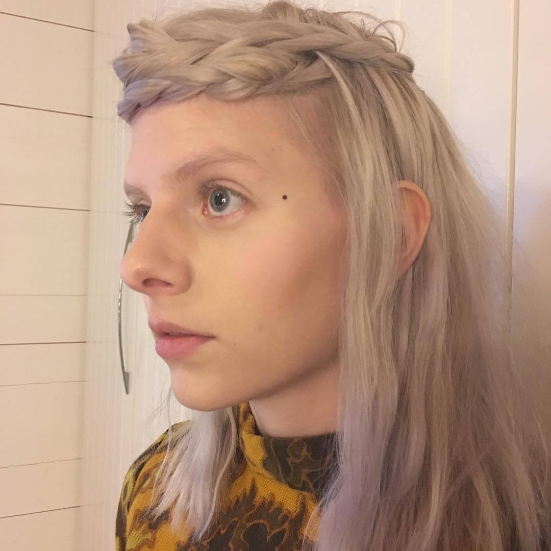 Aurora Aksnes  nackt
