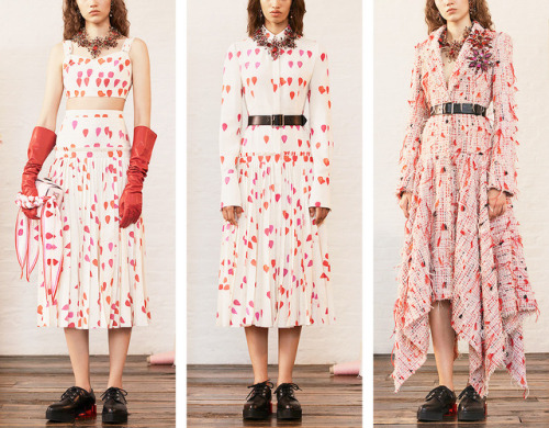 evermore-fashion:Alexander McQueen Resort 2018 Collection