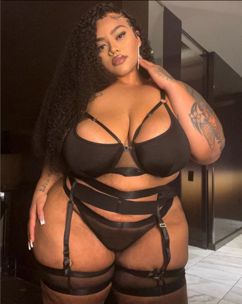 fletchertrowan:   Suzy Marie, IG: meetsuzymarie2Classic THICKNESS, EarWarmer Specialist 💖💯🍰