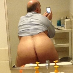 bears4us:  Silver daddy exposing that ass