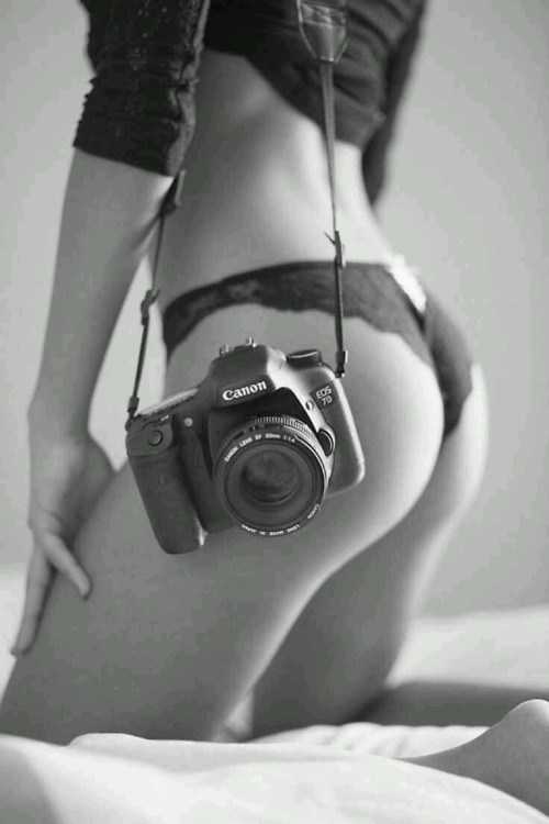 Girls with cameras are hot.