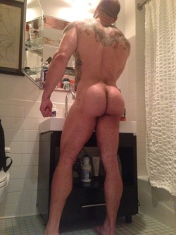 butt-boys:  He can smother you in that ass!
