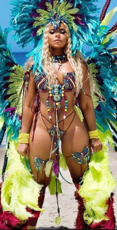 she2damnthick:  🤔 Rihanna or Ashanti.. Who y'all got?