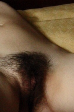 sexygirlshairy:  nice hairy pussy