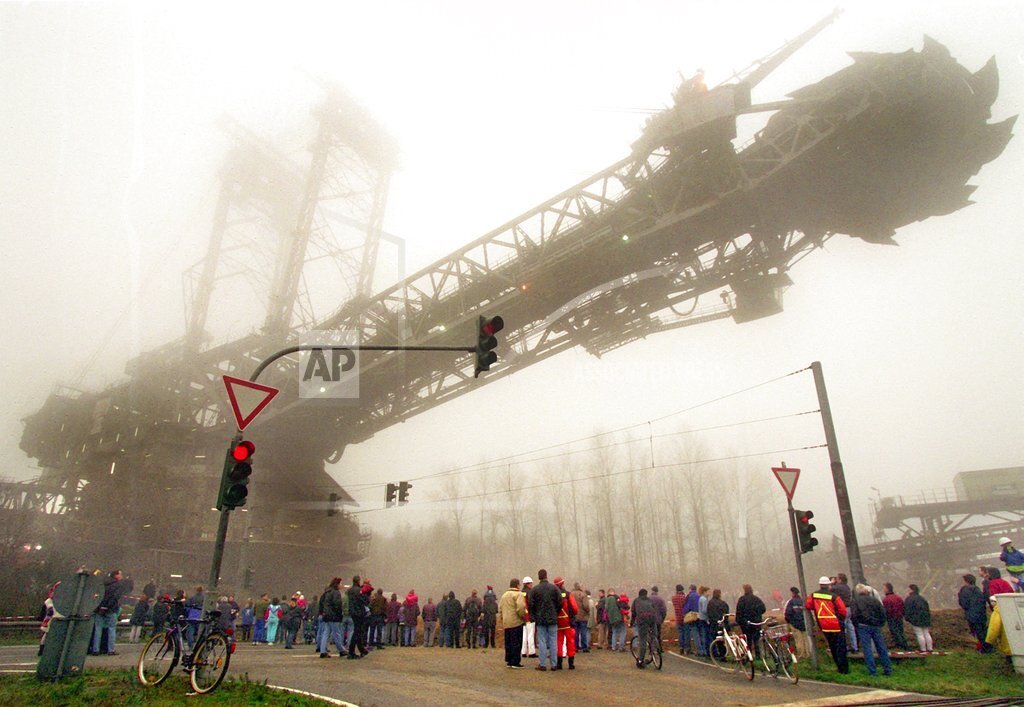 meckamecha:
“good-fwiend-in-wome:
“scifiseries:
“This shot of a giant excavator in Germany slowly making its way to a coal site 25km away. [March, 1999]
”
the hatred for coal mining and coal power leaving my body when i see bagger 288
”
Bagger 288...