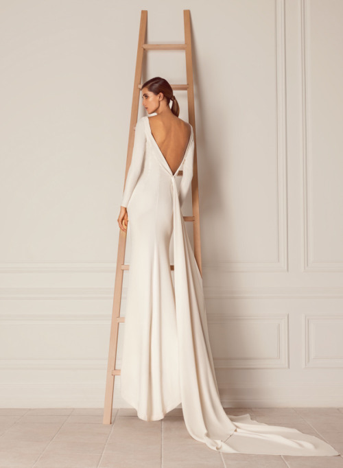 everythingsparklywhite:  Hamda Al Fahim  Gown for Mon Mothma