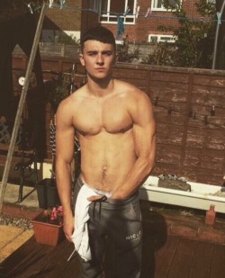 jordan2a:Fit Lad