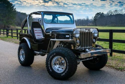 flatfendersforever:Willys Parking Only…indeed. Sweet 3B