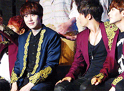 Blueprincez:  Adorable Kyuhyun Wants To Keep The Letter He Received From A Fan, But