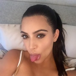 Urnasty:  Pxpi:  Kuwkimye:  @Kimkardashian: Morning   Morning Baby 😍💍  Somebody