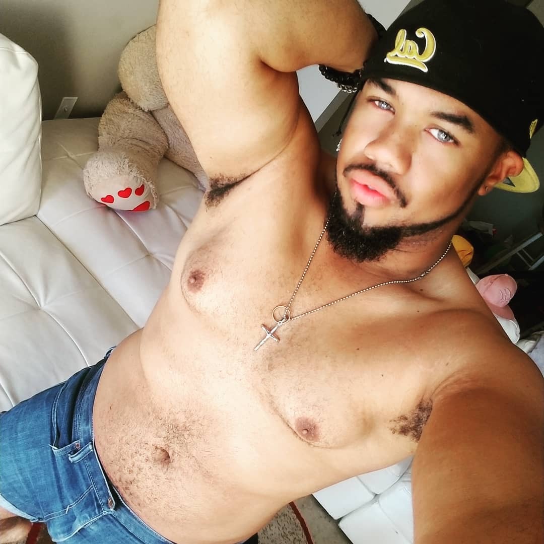 bearhub:www.instagram.com/zeus214/
