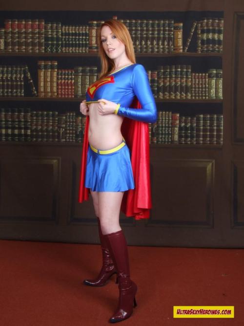 nude-superheroines:  Supergirl cosplay in lib