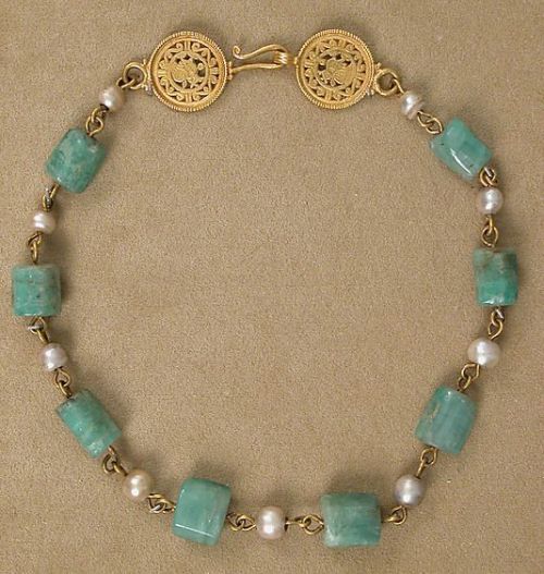 Gold Necklace with Pearls and Stones of Emerald Plasma, 6th-7th century Byzantine     &nbs