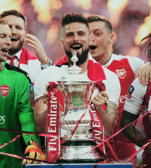 oliviergiroudd: Olivier Giroud of Arsenal celebrates with the trophy after The Emirates FA Cup Final
