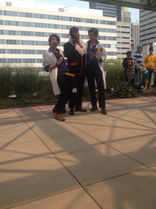 eeveegirl36:I love the cosplayer sycamores! One of them gave the other bread and they acted like the