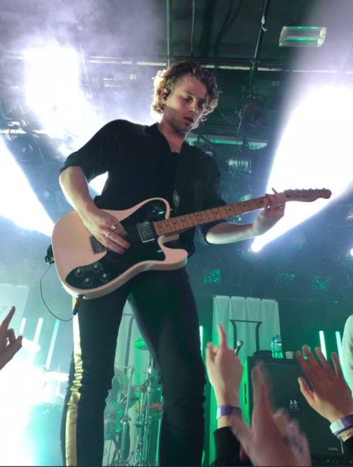 cliffordsbye:luke in all black with red nails??????? sign me the fuck up